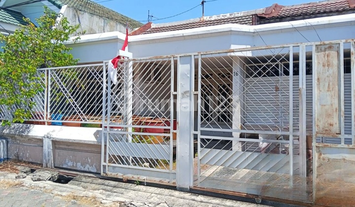 Simpang Darmo Permai Selatan, Dukuh Pakis, Surabaya House Cheap 2