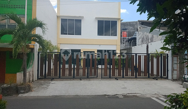 Gedung di Pusat Kota, di Karangkajen, Mergangsan,Yogyakarta.