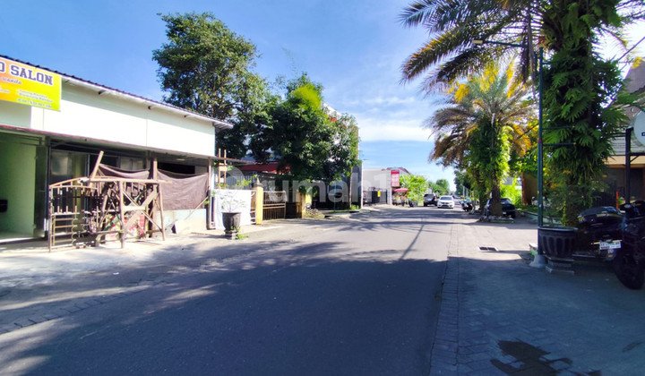 For Sale Luxury 2-Story Shophouse Just a Step Away from UMY Campus, Wates Road Km 5 Ambarketawang, Gamping, Sleman 2