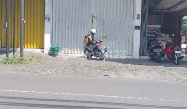 For Rent Strategic 2-Storey Shop House in Nologaten, Business-Friendly Area Near Amplaz & Campus Area, Caturtunggal, Depok, Sleman 1