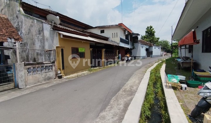 Rumah 2 Lantai Semi Furnish Dekat Lotte Mart, Maguwoharjo, Depok. 2