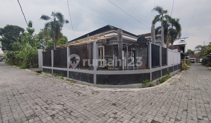 Dijual Rumah Mewah Luas 1158 Meter Persegi Cocok untuk Hunian, Kantor, atau Gudang, Trihanggo, Gamping, Sleman Dijual Rumah Mewah Luas 1158 Meter Persegi Cocok untuk Hunian, Kantor, atau Gudang, Trihanggo, Gamping, Sleman