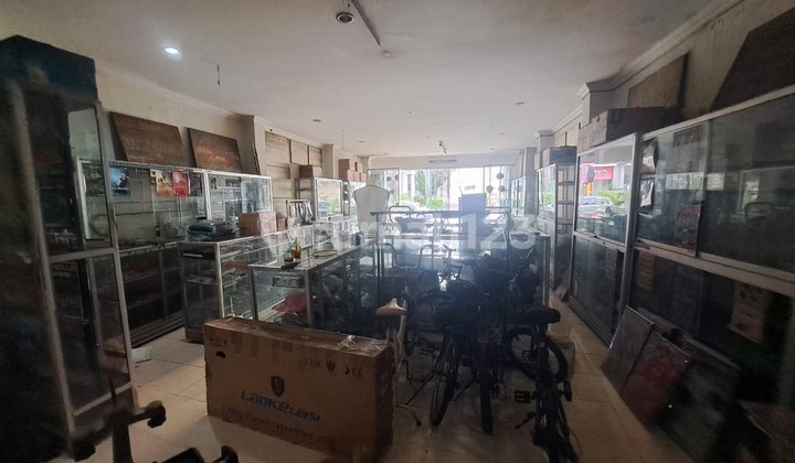 Ruko Strategis Dekat Kampus UGM, Jalan Simanjuntak, Yogyakarta