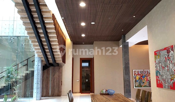 Luxury House With Swimming Pool & Rooftop Location Near Sanata Dharma University, Caturtunggal, Depok, Sleman 2