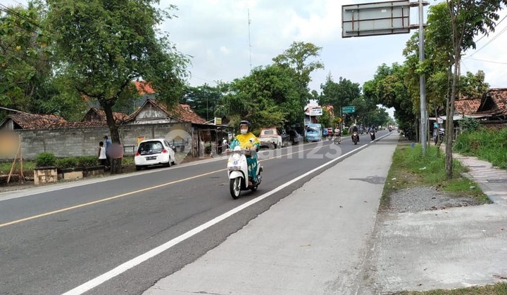 Tanah 369 Meter persegi Di Pinggir Jalan Raya Madiun-Surabaya Cocok Untuk Usaha