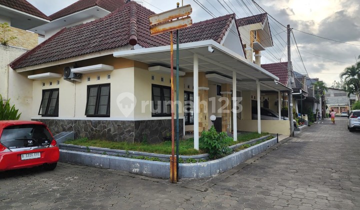 Rumah Minimalis Modern Furnished di Perumahan Ekslusif. 2