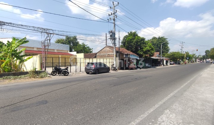 2-Story Shophouse Suitable for Business, Strategic Location on Jl. Parangtritis Sewon Bantul 2