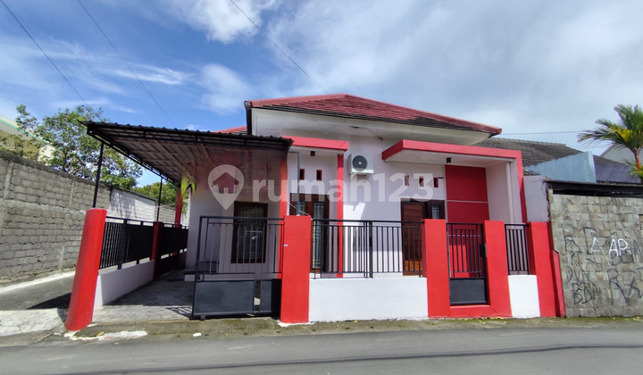 For Rent: Strategic Hook House in Karangsari, Wedomartani, Ngemplak, Sleman, near Maguwoharjo Stadium For Rent: Strategic Hook House in Karangsari, Wedomartani, Ngemplak, Sleman, near Maguwoharjo Stadium