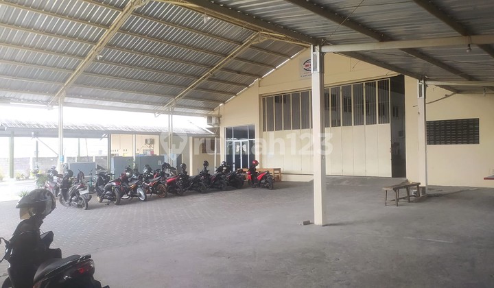 For Rent: 1600 Square Meter Spacious Warehouse in Strategic Location Near Sleman Regional Hospital