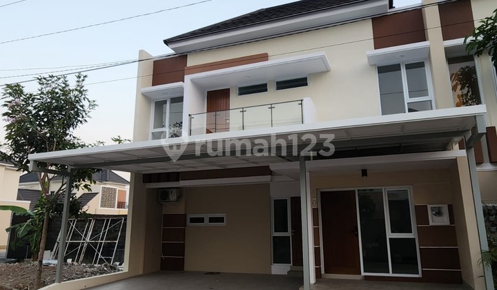 Rumah Tinggal 2 Lantai di Perumahan Eksklusif.