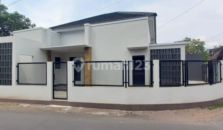 New Minimalist Strategic House Near Jl. Raya Godean, in Sidokarto, Godean, Sleman 2