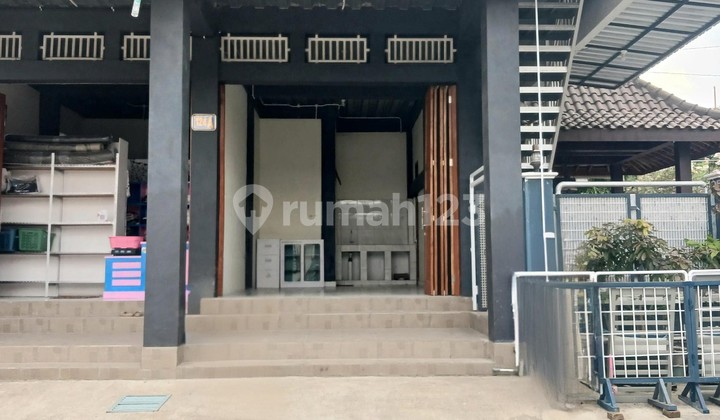 Business Space in Sleman is suitable for shops/offices and small-sized warehouses. Business Space in Sleman is suitable for shops/offices and small-sized warehouses.