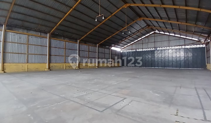 Warehouse for Rent, Spacious in a Strategic Location, Bantul Area.