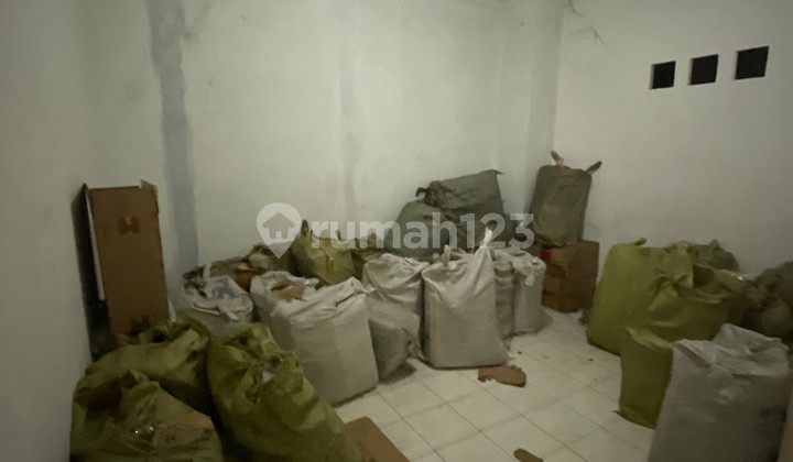 Strategic Shop House Near Malioboro Tourism, Pringgokusuman Gedong Tengen Yogyakarta 2