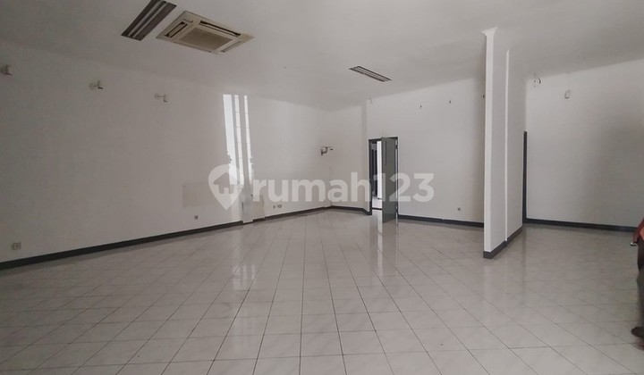 Business Opportunity at Premium Location, Spacious Shop House Facing East, One Step to Malioboro & Palace, Keparakan, Mergangsan, Yogyakarta 2