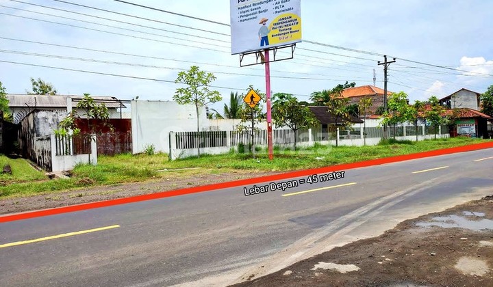 Commercial Building on the Purworejo - Jogja National Route, Banyurip, Purworejo