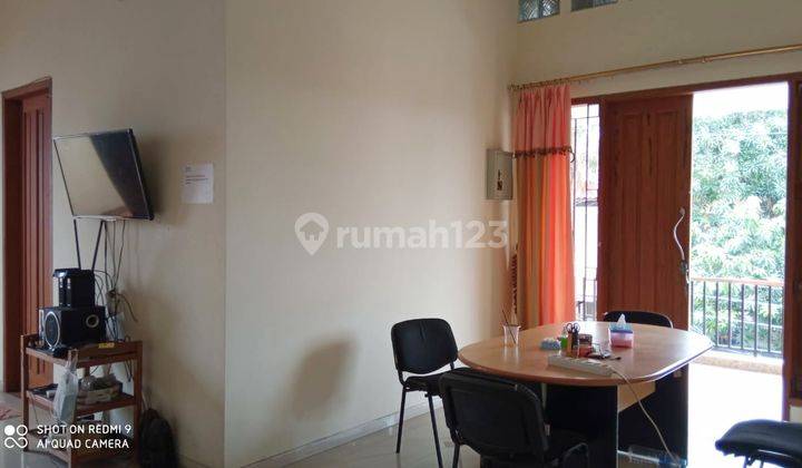 Sewa rumah cocok untuk kantor/showroom di Halmahera, 2 lantai 3