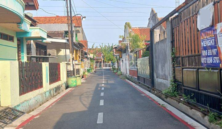 Rumah Lama Hitung Tanah di Jalan Menjangan 2