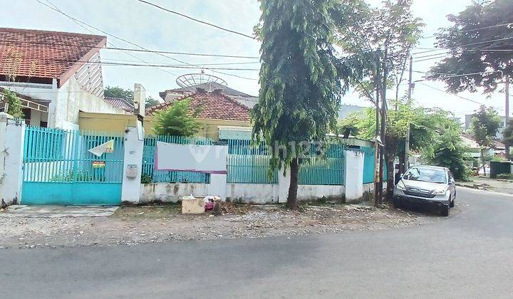 Rumah tengah kota, cocok untuk kost, salon kecantikan, kantor, usaha, dll 1