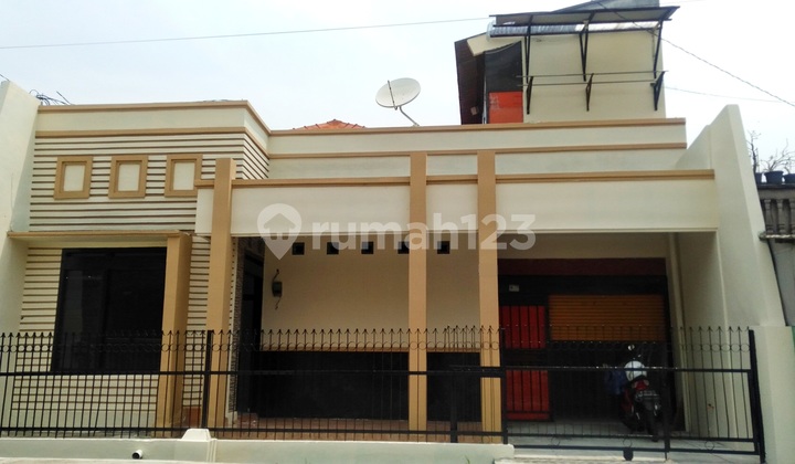 Rumah Sewa dengan 9 Kmr Tdr, Siap Pakai, Bebas Banjir 1