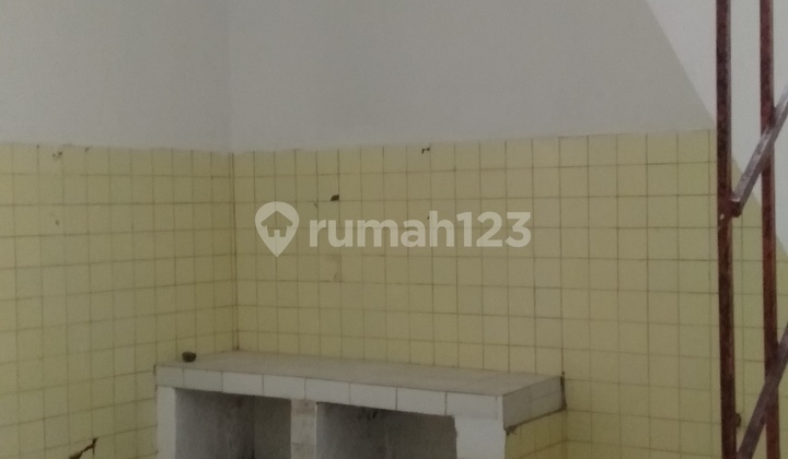 Rumah Sewa dengan 9 Kmr Tdr, Siap Pakai, Bebas Banjir 2