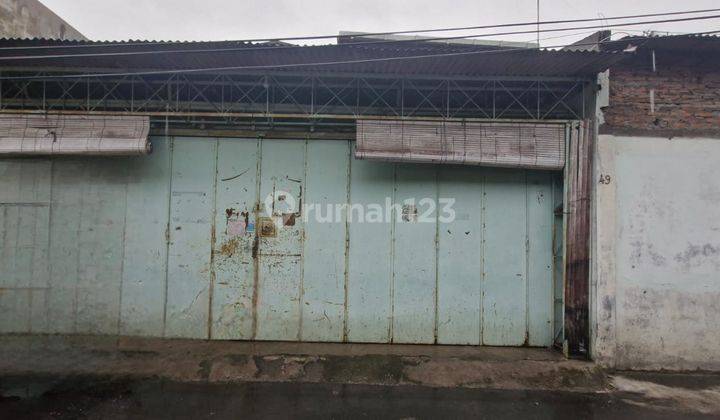 Rumah tengah kota singosaren solo  1
