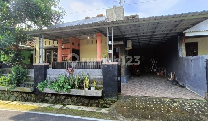 Rumah di perum palur karanganyar  1