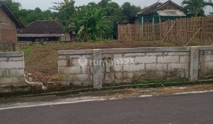 Pekarangan dekat kantor kelurahan malanggaten, karanganyar  1