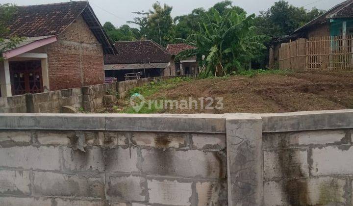 Pekarangan dekat kantor kelurahan malanggaten, karanganyar  2