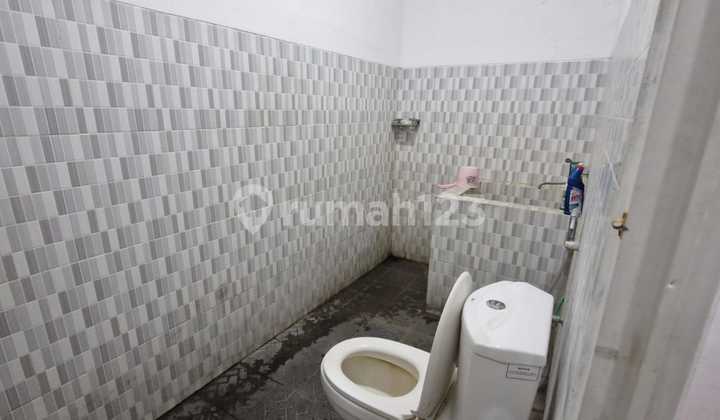 Gudang Zona Merah di Tasikmadu Gudang Zona Merah di Tasikmadu