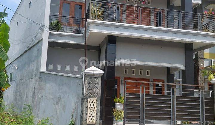 Rumah 2 Lantai Dengan Kolam Renang di Sragen Kota  1