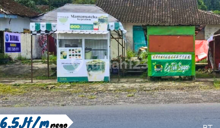 Land for Sale with Bonus Old House, in Keprabon Karangpandan Jl. Lawu