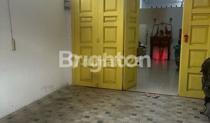 Shop house on Jalan Pukat 3.