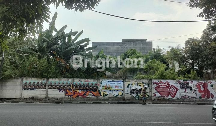 Empty land on Iskandar Muda Street.