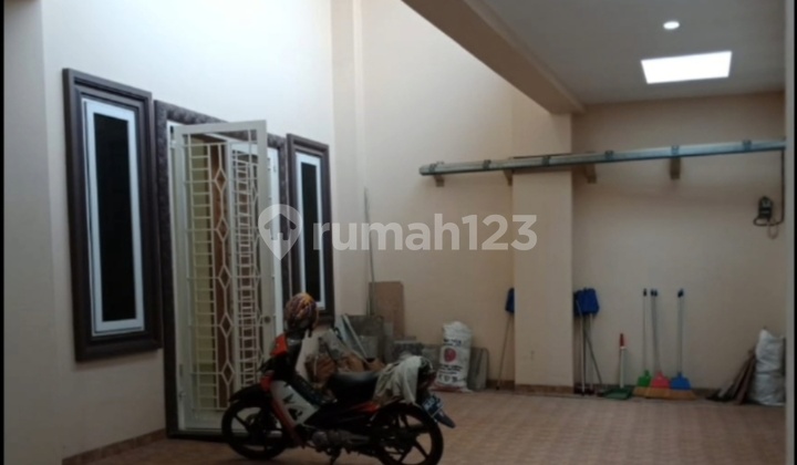 Rumah 3 1/2 Tingkat Model Villa 2