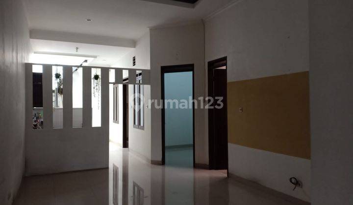 Rumah Bagus Semi Furnished SHM di Batununggal 2
