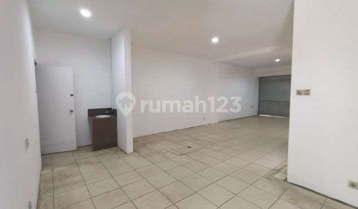 Strategic Shop House on Main Road, New Garuda Street, Fully Renovated 2