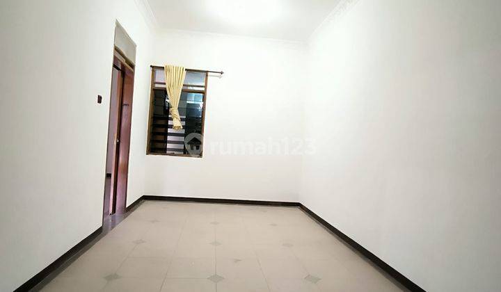 Rumah Bagus Semi Furnished SHM di Batununggal 2
