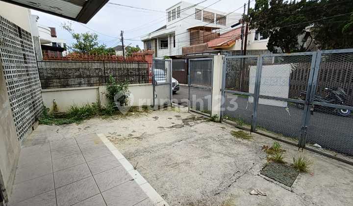 Rumah Lokasi Strategis Cocok untuk Kantor di Sayap Karapitan