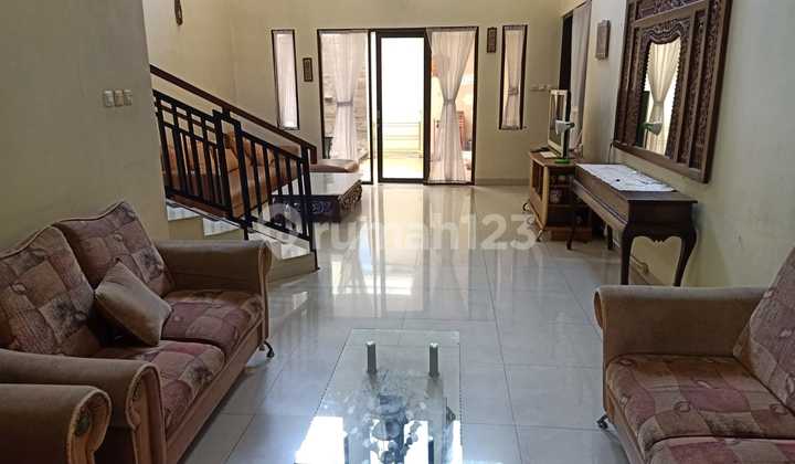 Rumah Besar Semi Furnished di Setiabudi Regency 2