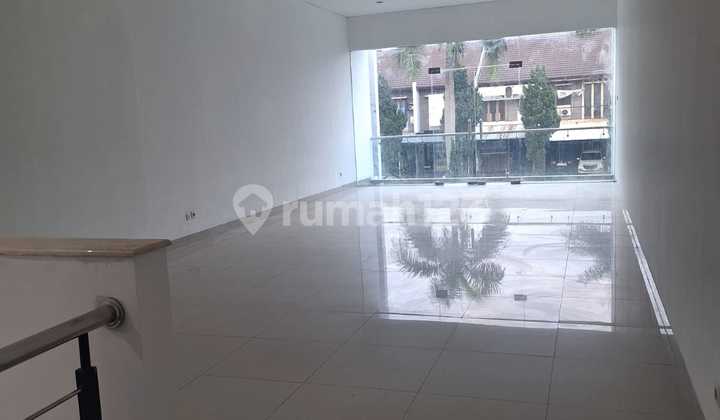 2-Story Shop House in a Strategic Location on Mainroad Singgasana 2
