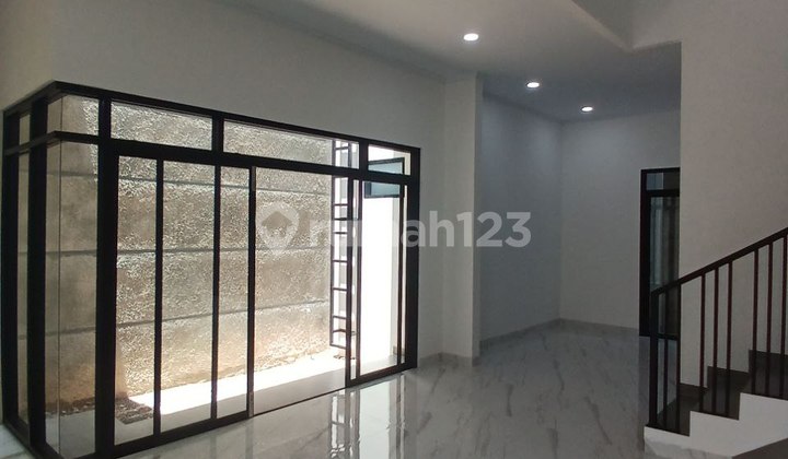 Rumah Bagus open space, nego sampai jadi, di Taman Meruya, Jakarta Barat 2