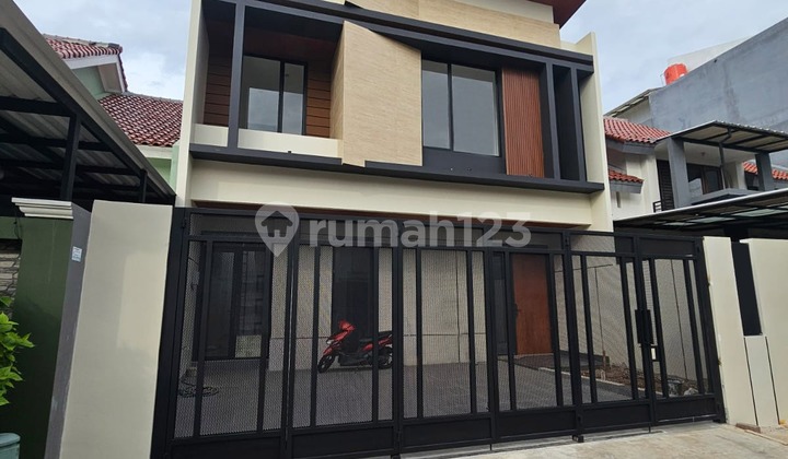 Rumah Mewah Baru dan Bagus di Metland Puri