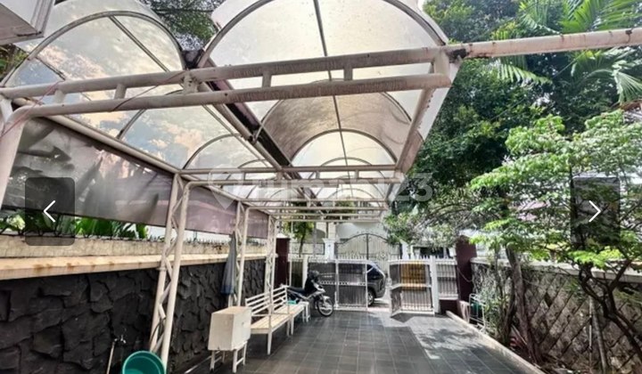 QUICK SALE - AFFORDABLE - NEGOTIABLE House in Prime Location Menteng - Central Jakarta 2