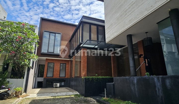 Jual Cepat Rumah Modern Futuristik Dalam Townhouse di Kebayoran Lama, Jakarta Selatan 2