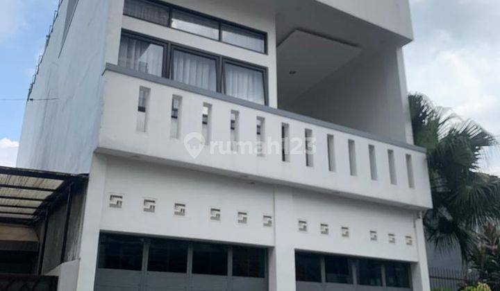 Rumah Mewah 4 lantai  Semi Furnished Arcamanik, Bandung 1