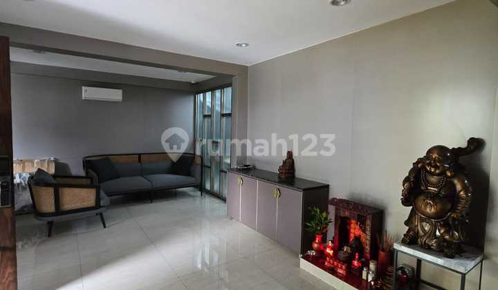 Dijual 3 lantai Rumah Furnished SHM Kartini, Jakarta Pusat 2