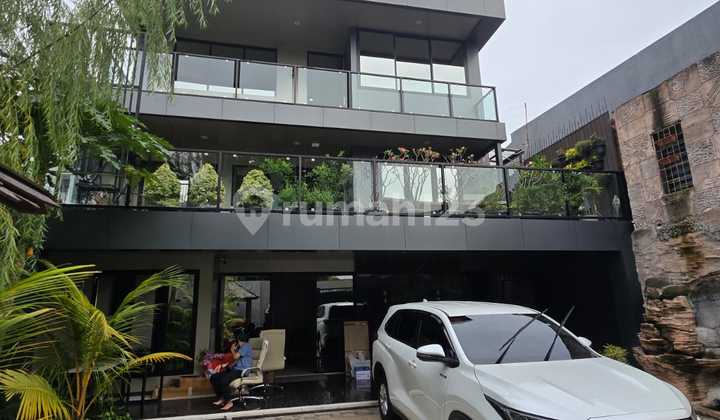 Dijual 3 lantai Rumah Furnished SHM Kartini, Jakarta Pusat