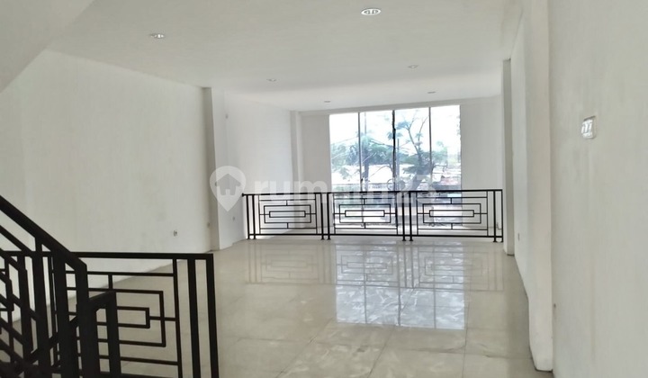 Strategic Shop House for Sale Near the Roadside Strategic Shop House for Sale Near the Roadside