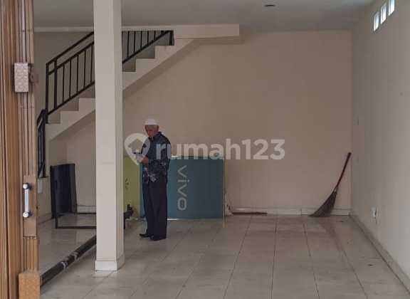 For Rent: 2-Story Shop House in Mampang For Rent: 2-Story Shop House in Mampang